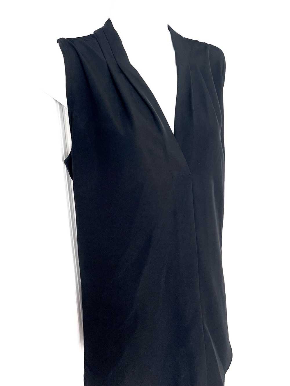 Calvin Klein Sleeveless Black V-Neck Women’s Top! - Picture 2 of 5
